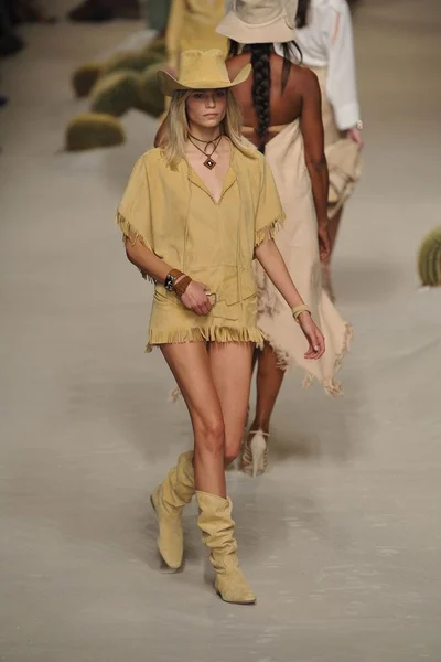 Look 4